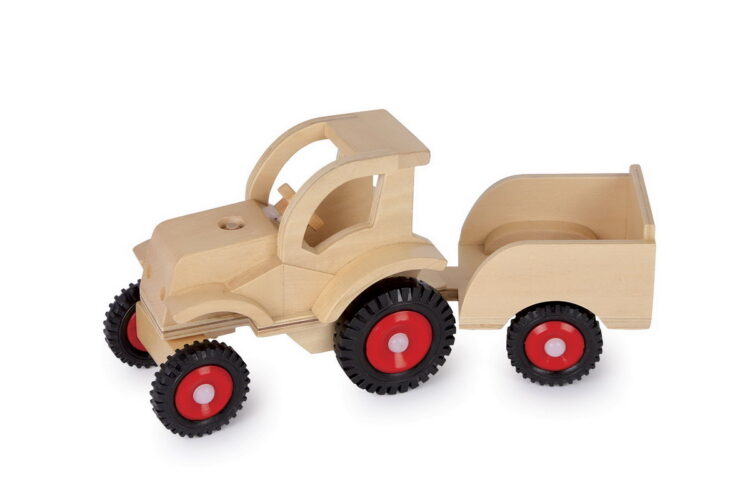 Tractor con remoque de madera