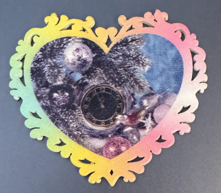 Corazón de madera reloj navideño