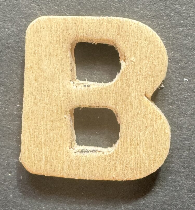 Letra b madera