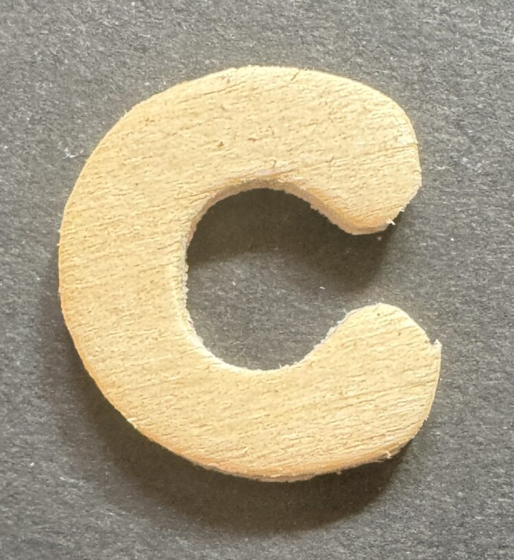 Letra c madera