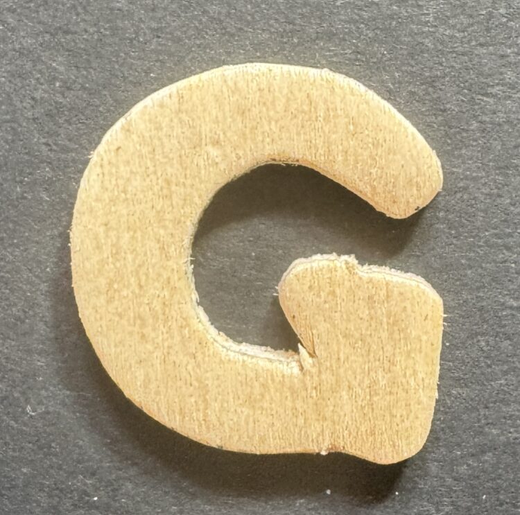 Letra G madera