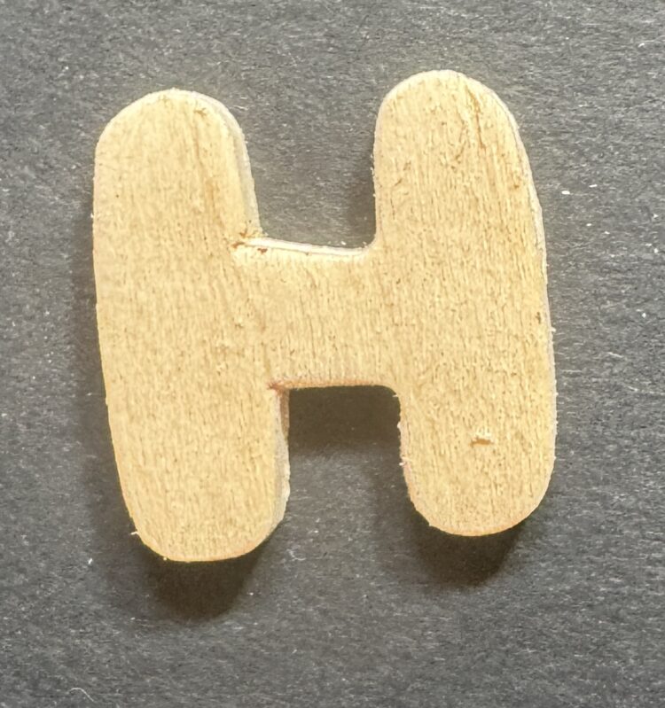 Letra H madera
