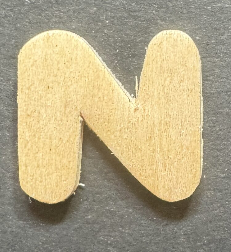 Letra N madera