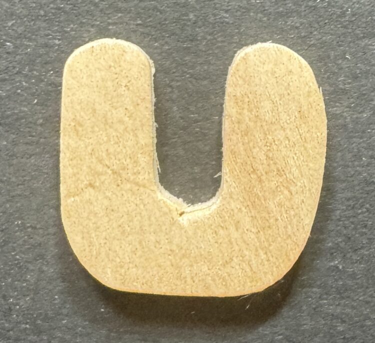 Letra U madera