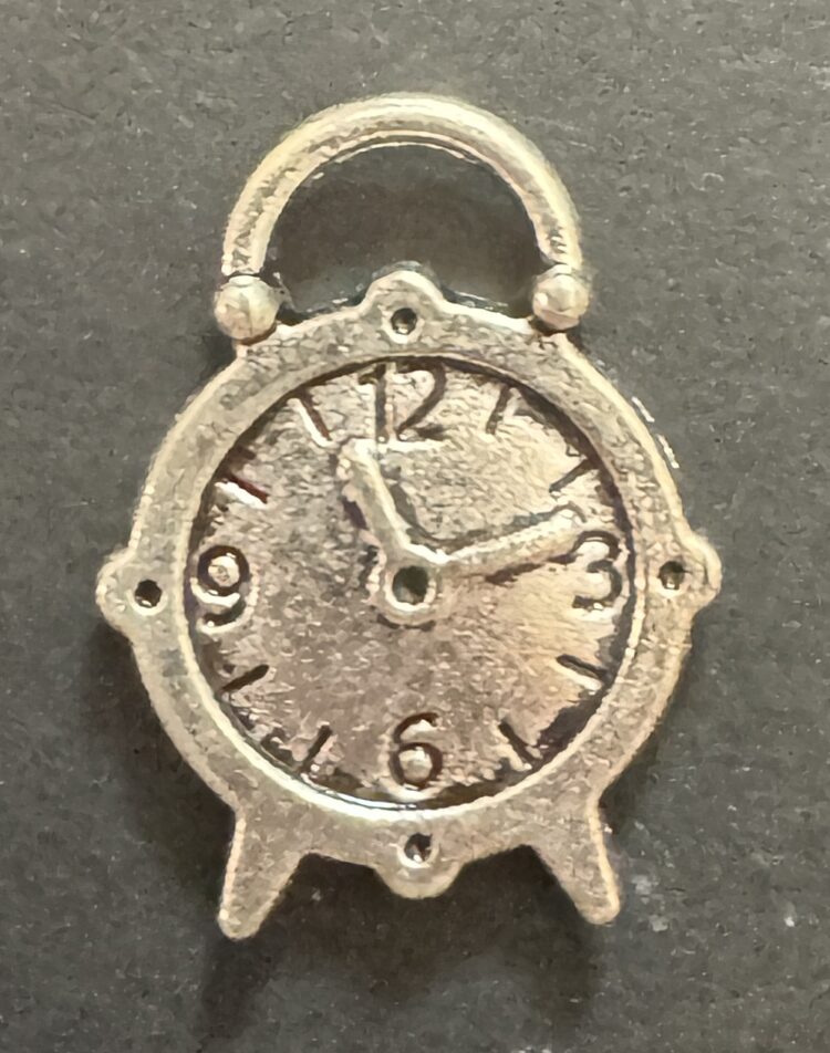 Abalorio reloj plateado