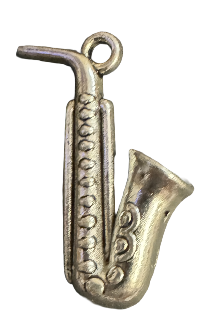 Saxofón de metal