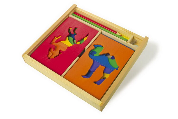 Caja de madera con plantillas