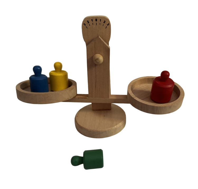 Balanza de madera pequeña