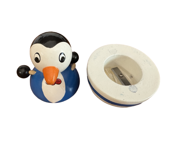 Sacapuntas de madera pingüino